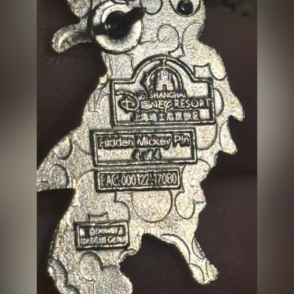 Shanghai Disney Resort Pirates of the Caribbean PIRATE PARROT-Trading Pin - Picture 2 of 2